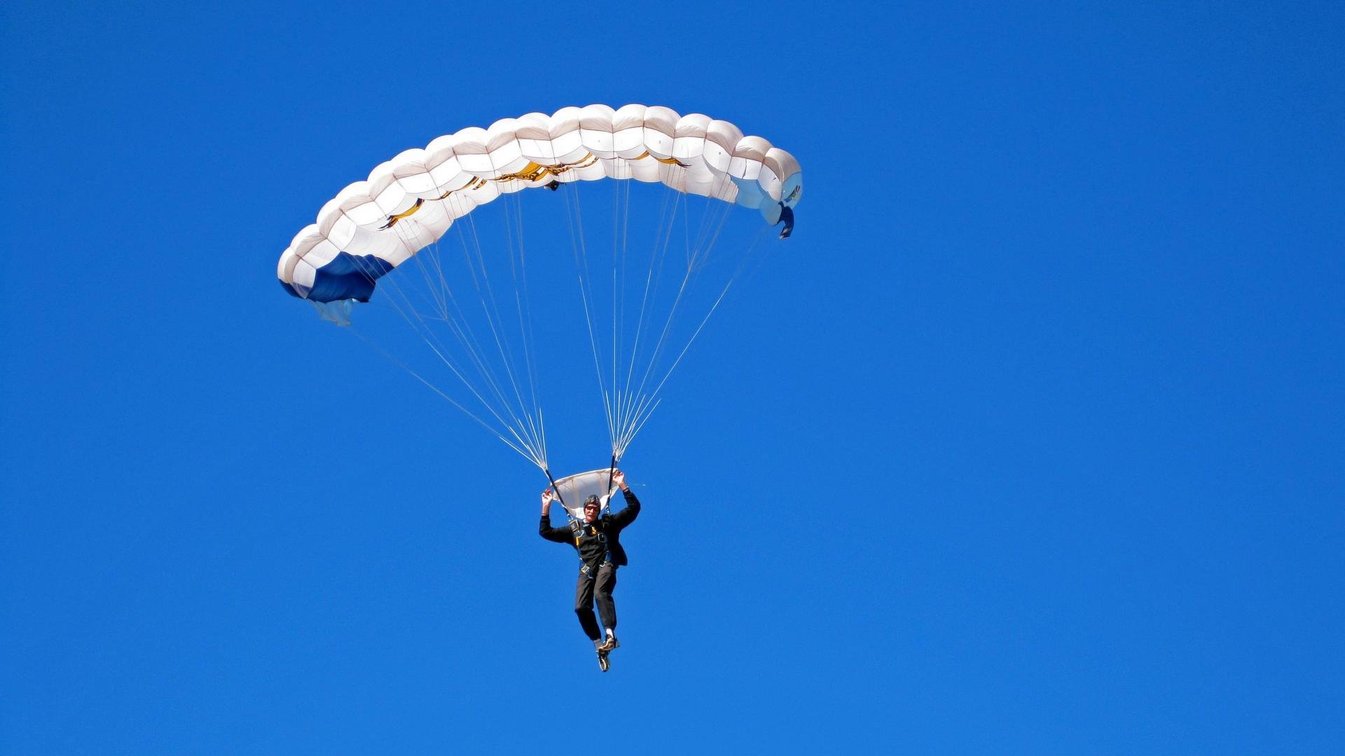 季后赛焦点战:谁能挡住詹姆斯的“绝世绝杀”?